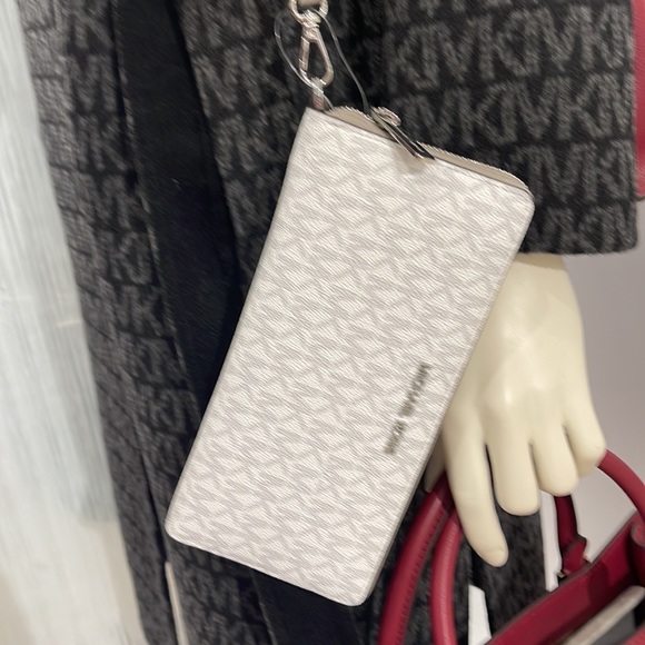 MICHAEL KORS LARGE TRAVEL CONTINENTAL WRISTLET WALLET BRIGHT WHITE SIGNATURE - Picture 5 of 16